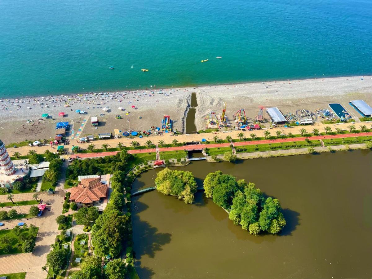 Hellobatumi Aparthotel Exterior photo