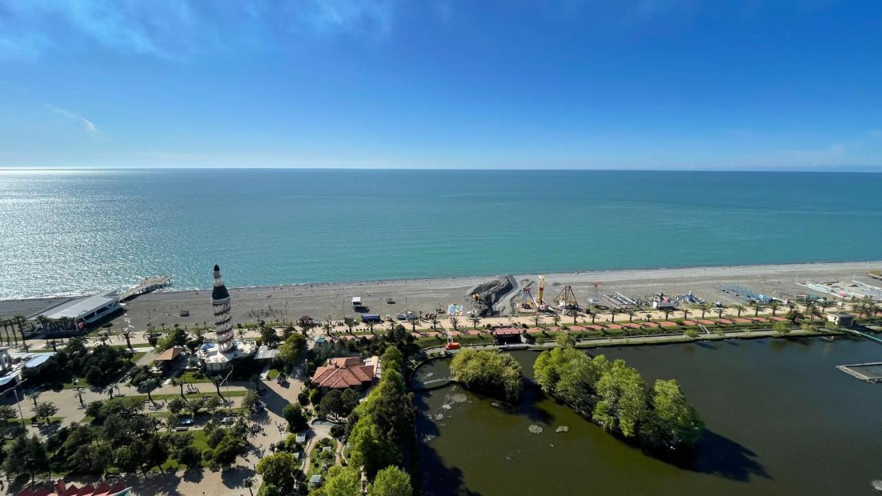 Hellobatumi Aparthotel Exterior photo