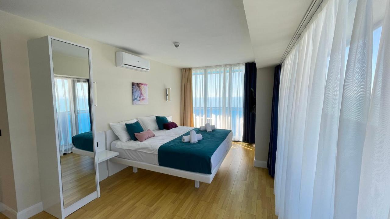 Hellobatumi Aparthotel Exterior photo