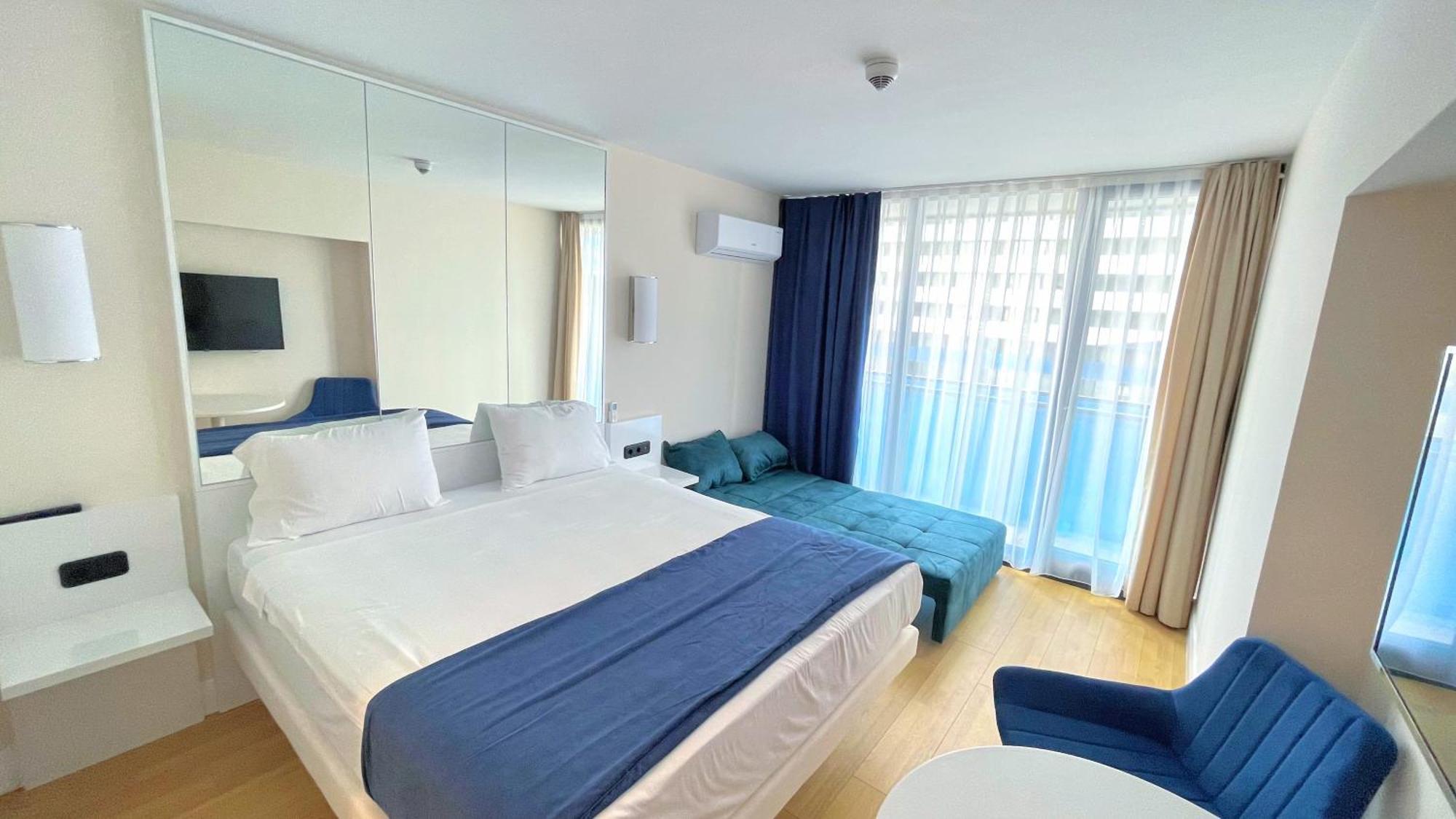 Hellobatumi Aparthotel Exterior photo